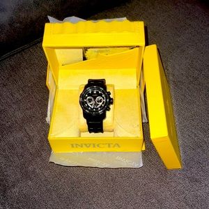 Invicta Watch Brand New I have an Apple Watch and have no use for it.